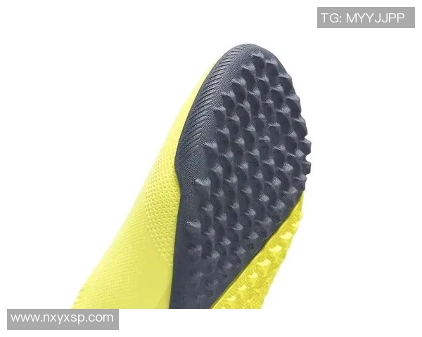 如何根据场地类型和个人需求选择合适的足球鞋技巧指南