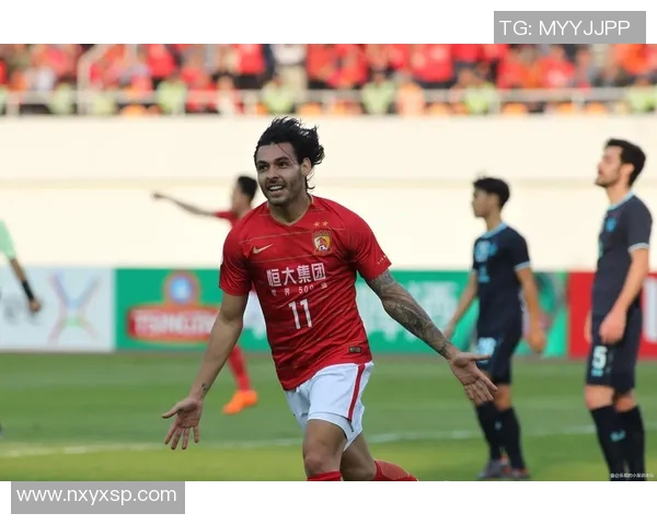 广州富力与广州恒大激战正酣谁能在这场城市德比中笑到最后