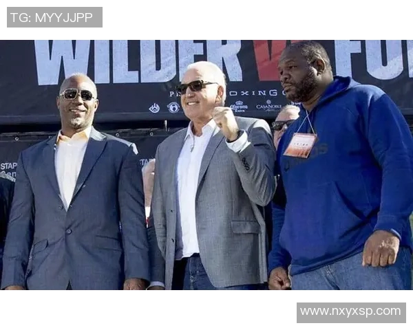 霍利菲尔德与刘易斯的世纪对决谁将成为拳坛新王者